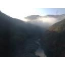 霧がかかった山