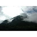霧がかる山